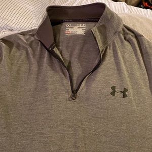 Mean’s Under Armour loose fit pullover